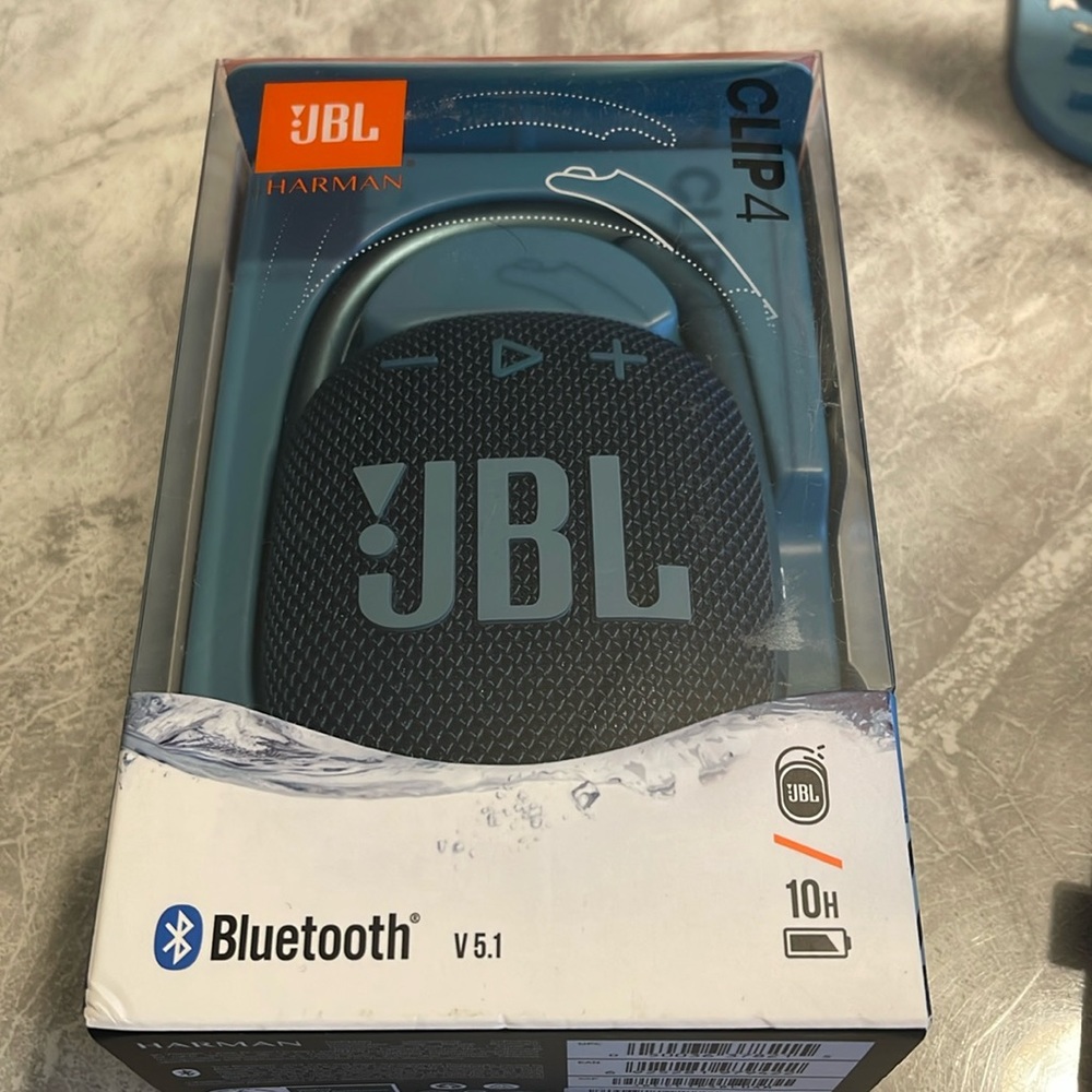 JBL Clip 4 bluetooth Speaker